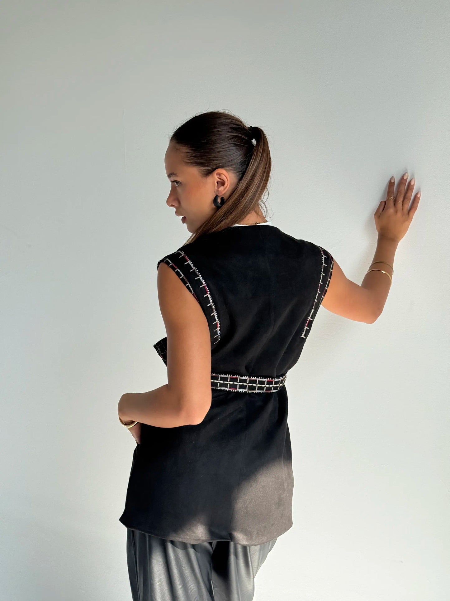 Effect Sleeveless Vest -Black