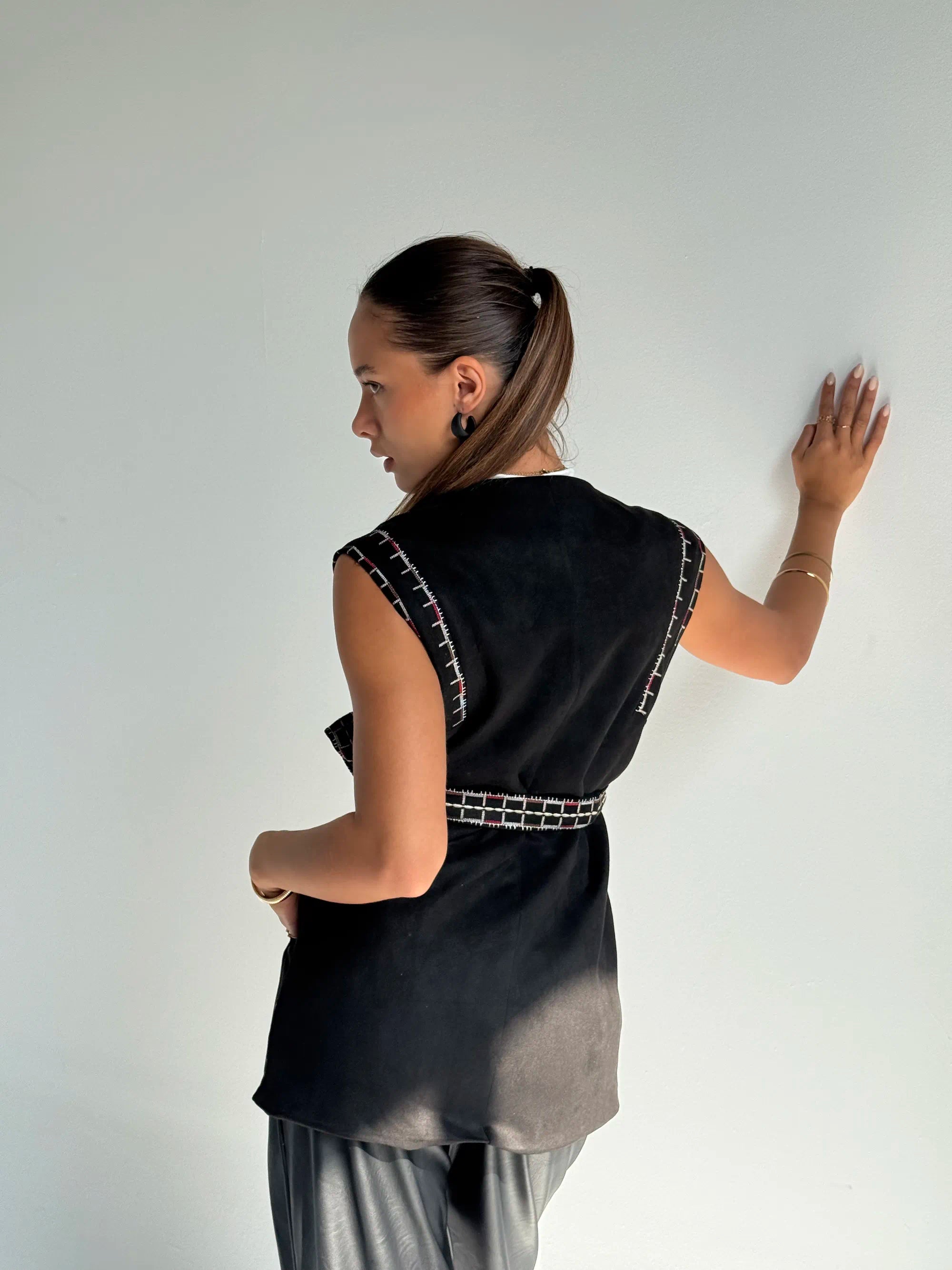 Effect Sleeveless Vest -Black