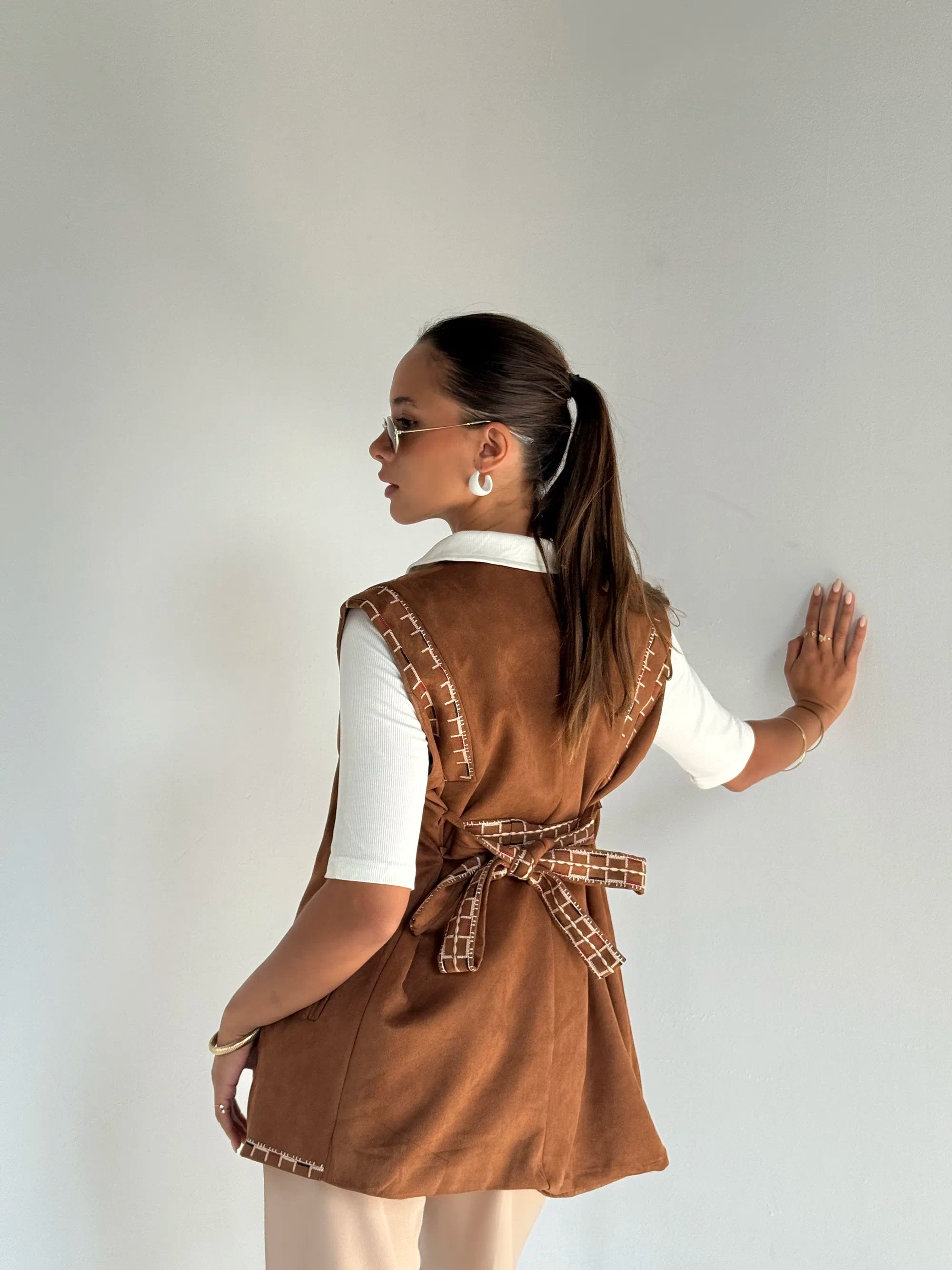 Effect Sleeveless Vest -Brown